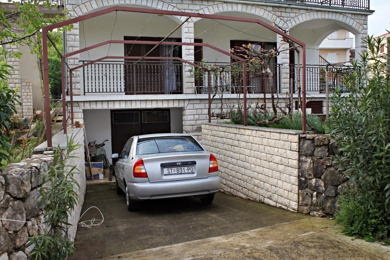 Apartments With A Parking Space Malinska 0*,