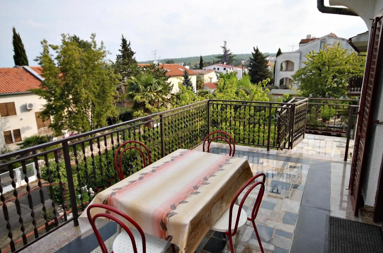 Apartments With A Parking Space Malinska 0*,